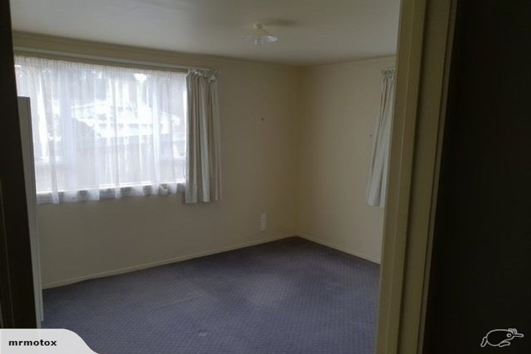 Photo of property in 16 Kaikoura Street, Henderson, Auckland, 0612