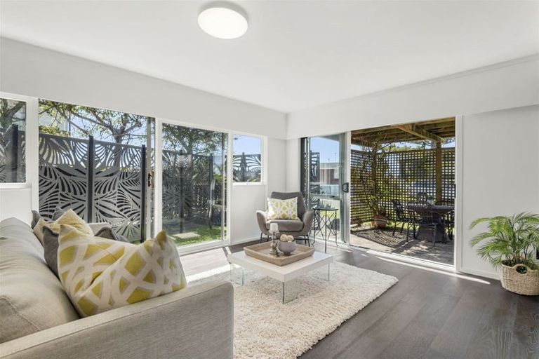 Photo of property in 1/16 Rangitoto Terrace, Milford, Auckland, 0620