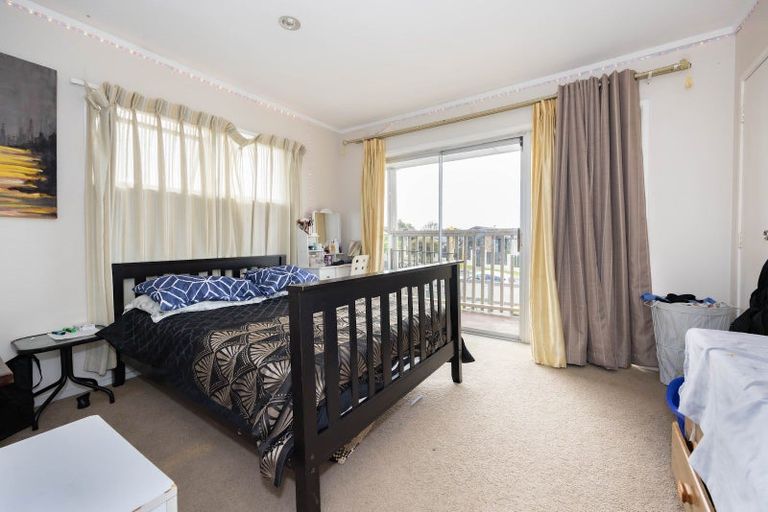 Photo of property in 2 Chelsea View Drive, Chatswood, Auckland, 0626