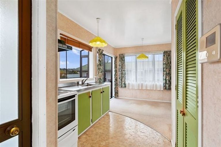 Photo of property in 12 Garelja Road, Henderson, Auckland, 0612