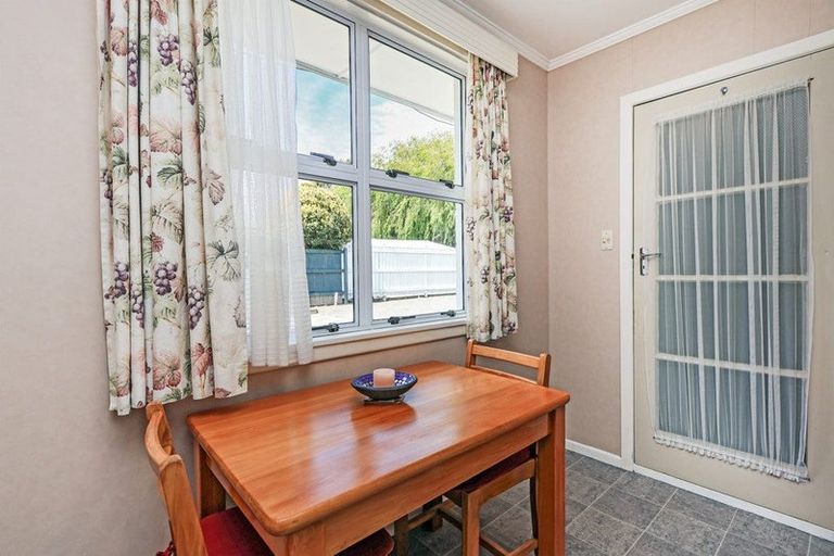 Photo of property in 2/34 Te Aute Road, Havelock North, 4130