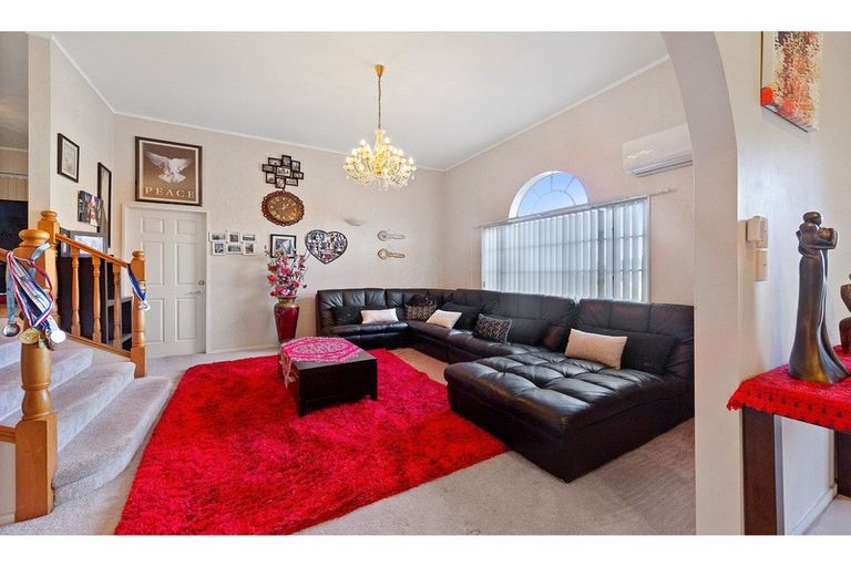 Photo of property in 7 Piper Place, Goodwood Heights, Auckland, 2105