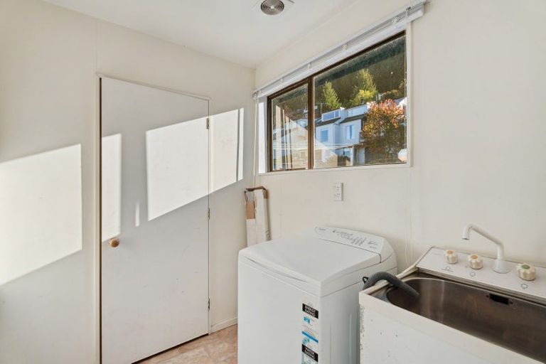 Photo of property in 6a Dart Place, Fernhill, Queenstown, 9300
