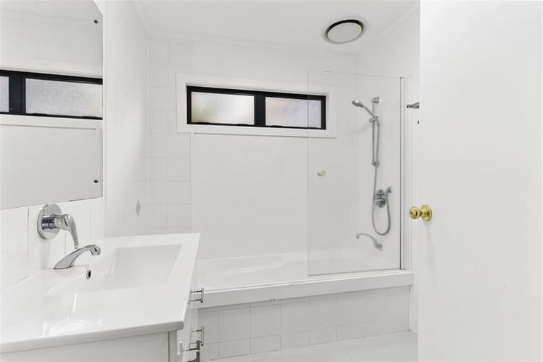 Photo of property in 20a Ocean View Road, Hatfields Beach, Orewa, 0931