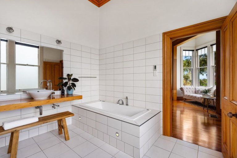 Photo of property in 6 Thompson Road, Bluff Hill, Napier, 4110