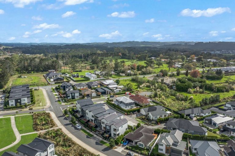 Photo of property in 7b Podgora Avenue, Kumeu, 0810