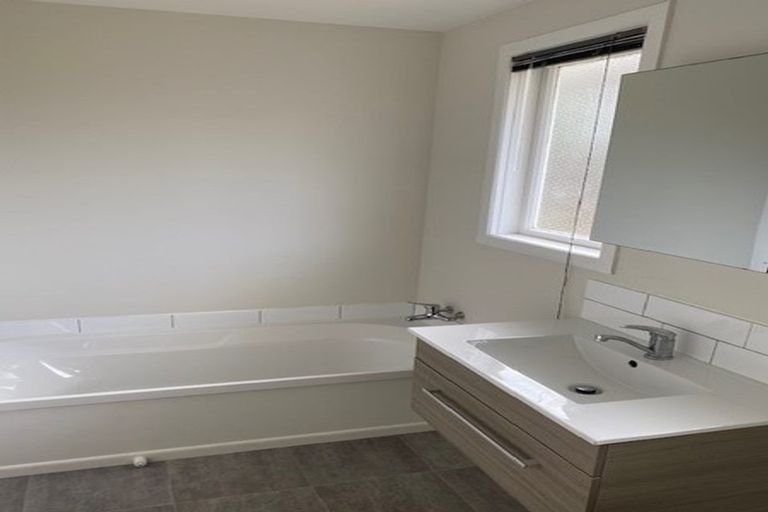 Photo of property in 11 Tarawa Street, Paekakariki, 5034