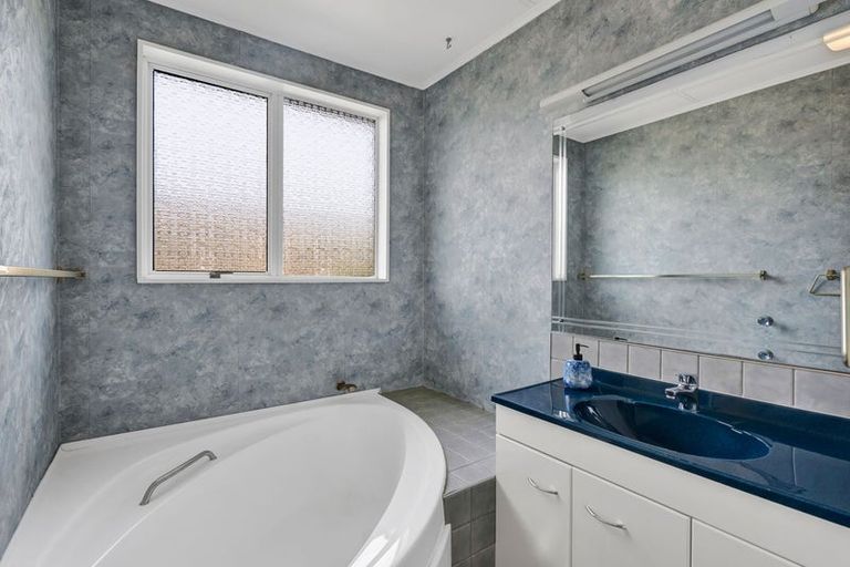 Photo of property in 13 Quin Crescent, Hawera, 4610