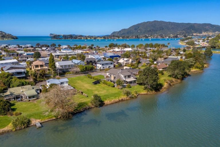 Photo of property in 20 Marquet Place, Tairua, 3508