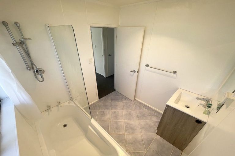 Photo of property in 2/67 Browns Bay Road, Browns Bay, Auckland, 0630