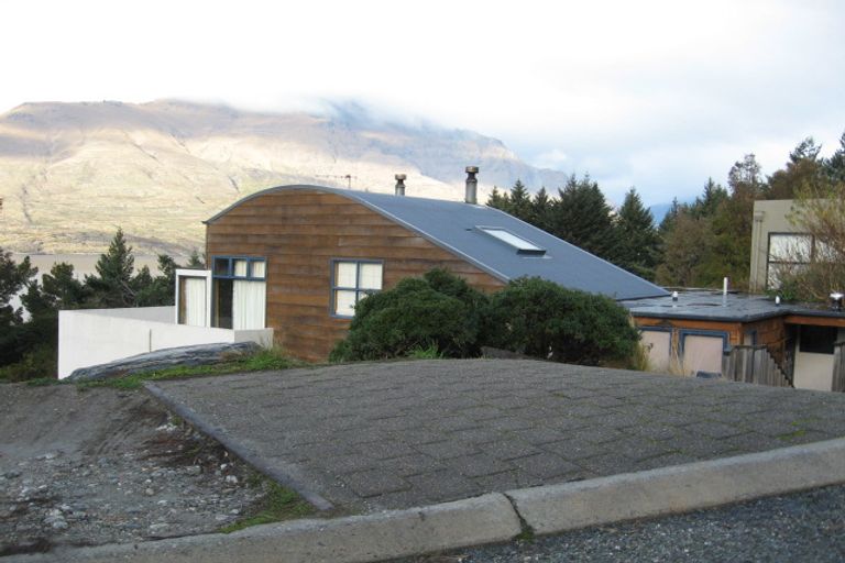 Photo of property in 15b Thorn Crescent, Fernhill, Queenstown, 9300