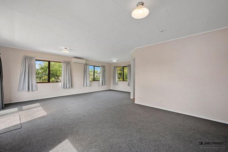 Photo of property in 1/32 Parakai Avenue, Parakai, 0830