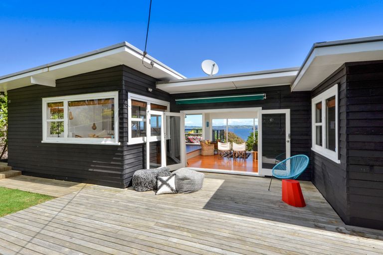 Photo of property in 24 Barrier View Road, Leigh, 0985