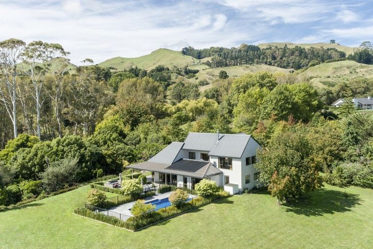 Photo of property in 4 Tauroa Valley, Havelock North, 4130