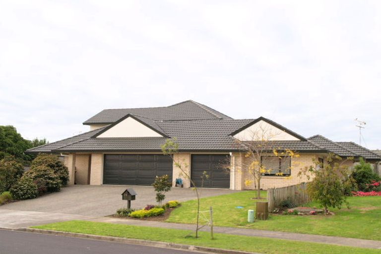 Photo of property in 2 Keswick Close, Northpark, Auckland, 2013