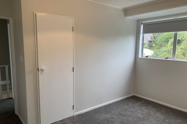 Photo of property in 2/200 Dowse Drive, Maungaraki, Lower Hutt, 5010