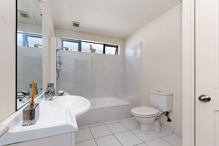 Photo of property in 20 Albizia Avenue, Henderson, Auckland, 0612