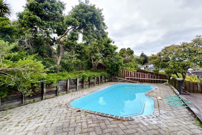 Photo of property in 15 Oaktree Avenue, Browns Bay, Auckland, 0630