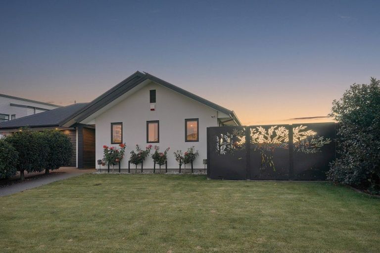 Photo of property in 11 Brantholme Place, Rangiora, 7400