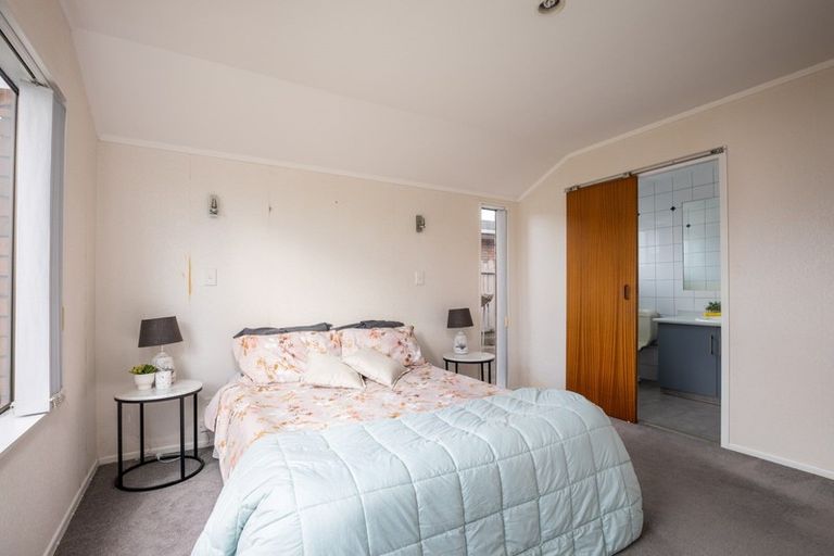 Photo of property in 115 Heta Road, Highlands Park, New Plymouth, 4312