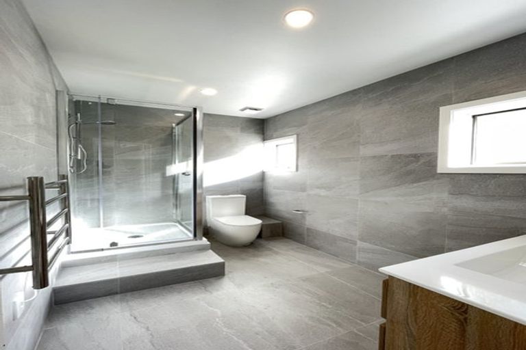 Photo of property in 2/127 Stapleford Crescent, Browns Bay, Auckland, 0630