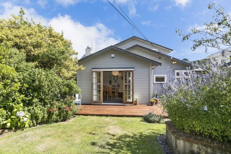 Photo of property in 11 Raine Street, Karori, Wellington, 6012