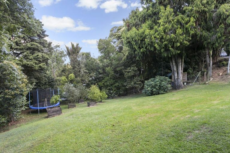Photo of property in 903 West Coast Road, Waiatarua, Auckland, 0604