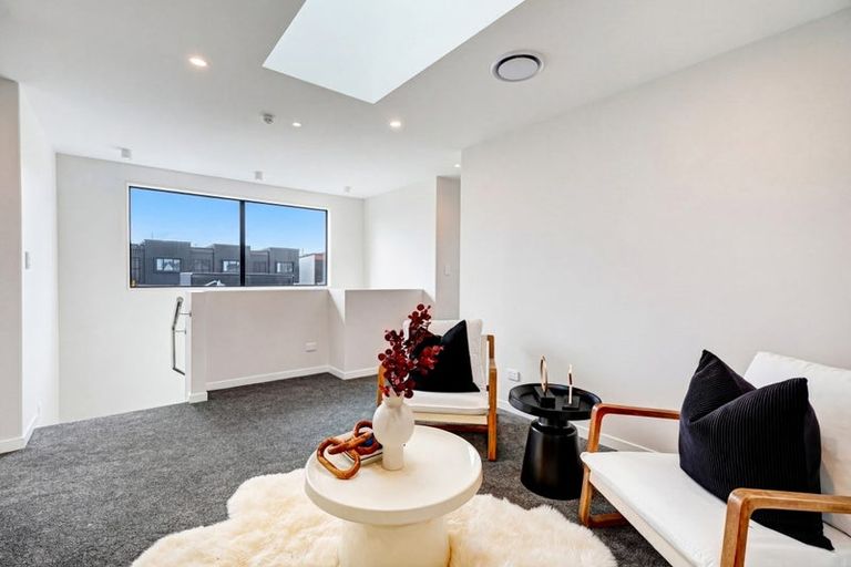 Photo of property in 4 Tiller Street, Hobsonville, 0616