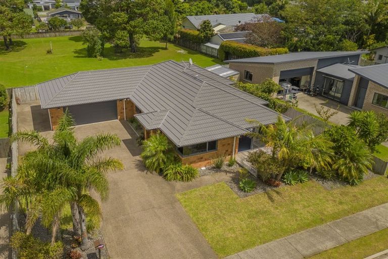 Photo of property in 12 Cobham Lane, Whitianga, 3510