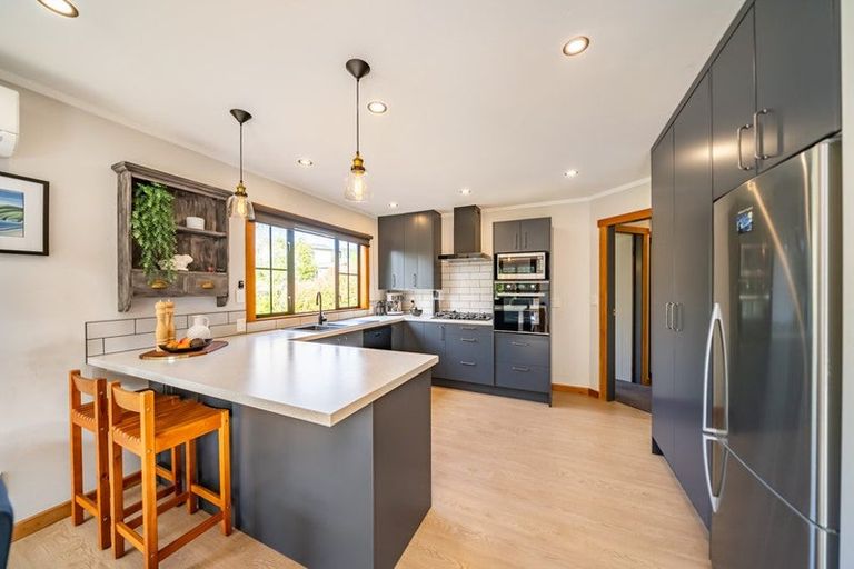 Photo of property in 45b Dowling Grove, Silverstream, Upper Hutt, 5019