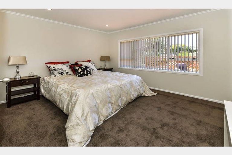 Photo of property in 1 Royal Arch Place, Rosehill, Papakura, 2113