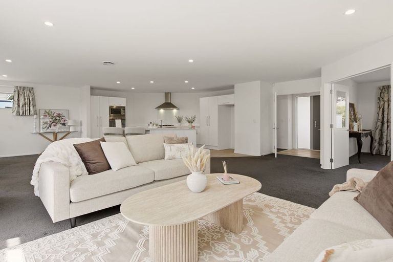 Photo of property in 10 Linkwater Way, Parklands, Christchurch, 8083