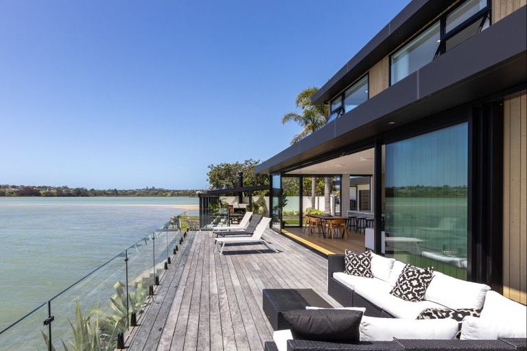 Photo of property in 17 Lansdowne Street, Bayswater, Auckland, 0622