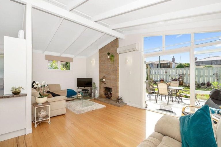 Photo of property in 11 Tiroroa Avenue, Te Atatu South, Auckland, 0610