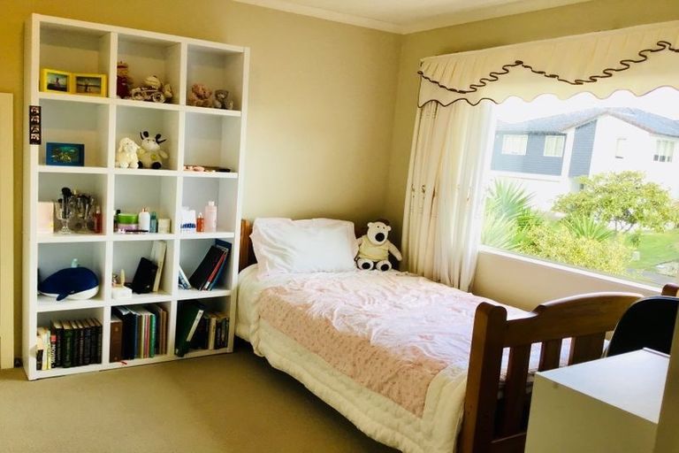 Photo of property in 14 Bridgefield Crescent, Flat Bush, Auckland, 2016