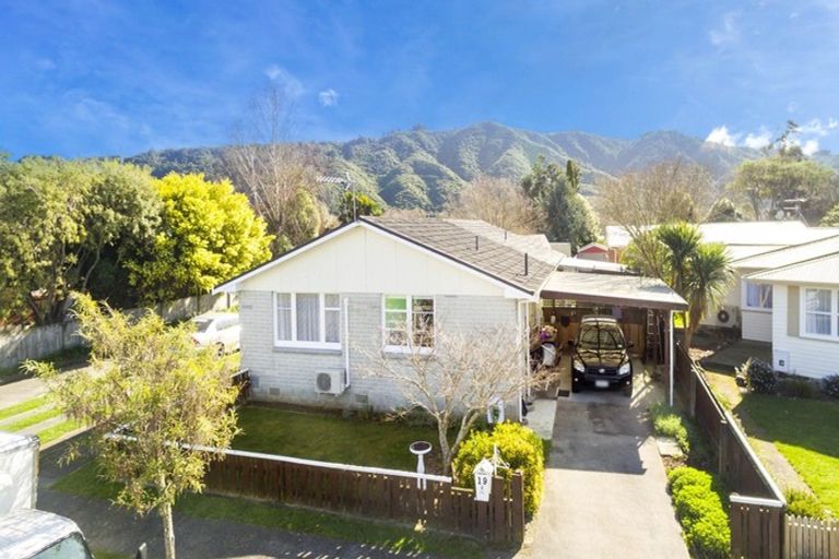 Photo of property in 1/19 Clouston Park Road, Clouston Park, Upper Hutt, 5018