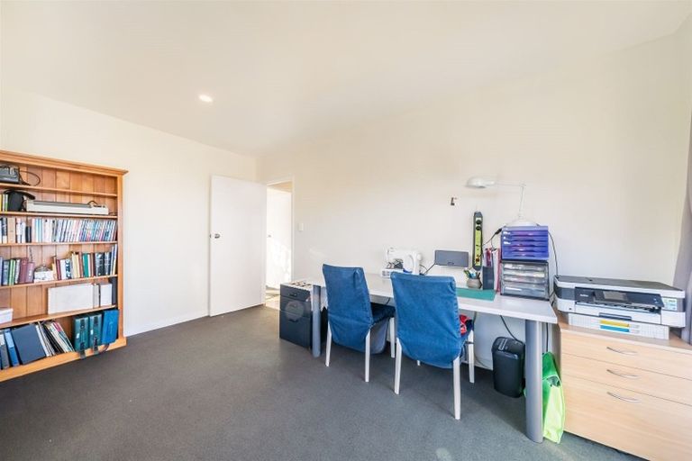 Photo of property in 40 Akatea Road, Korokoro, Lower Hutt, 5012