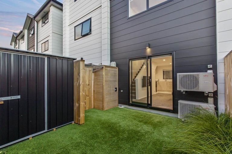 Photo of property in 5/21 Karamu Street, Te Atatu Peninsula, Auckland, 0610