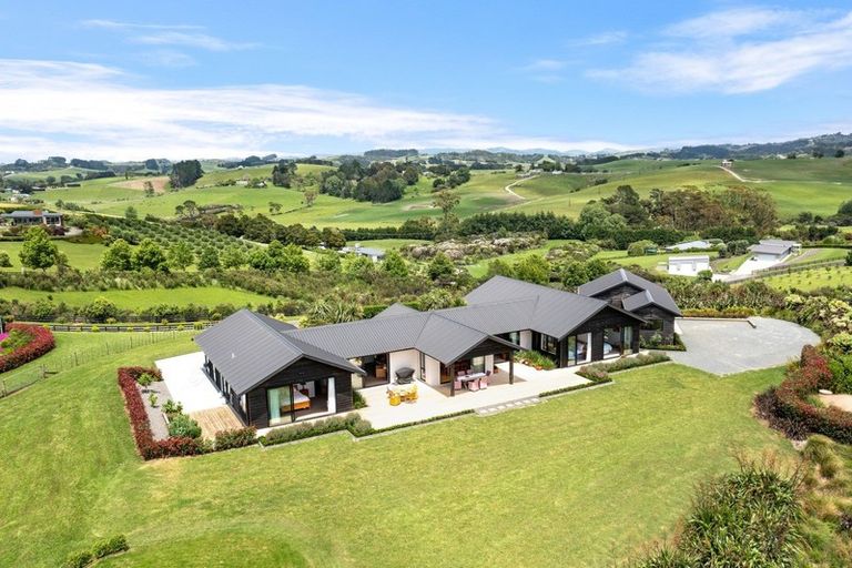Photo of property in 16 Tamahunga Drive, Matakana, Warkworth, 0985