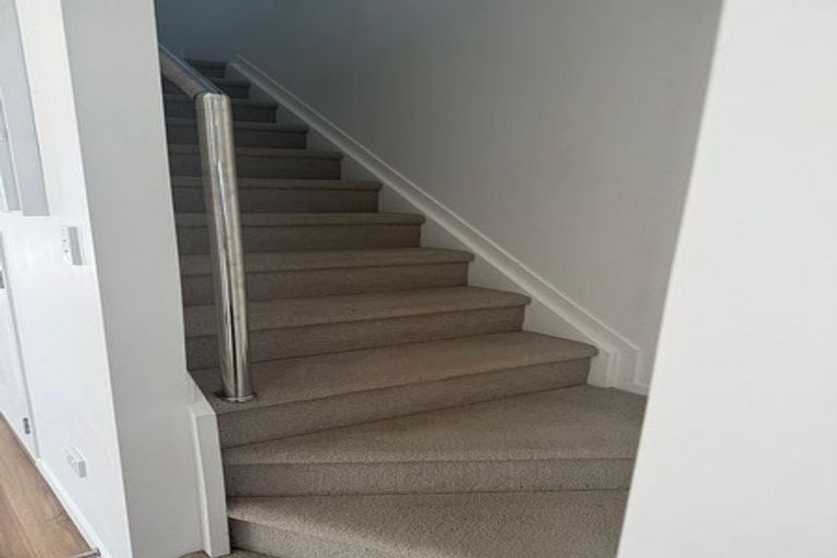 Photo of property in 9b Poruru Close, Papakura, 2110