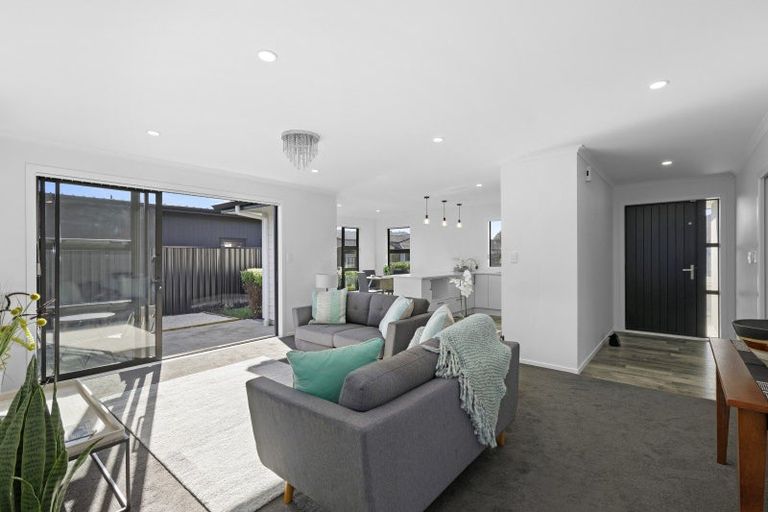 Photo of property in 5 Kerrigan Crescent, Wallaceville, Upper Hutt, 5018