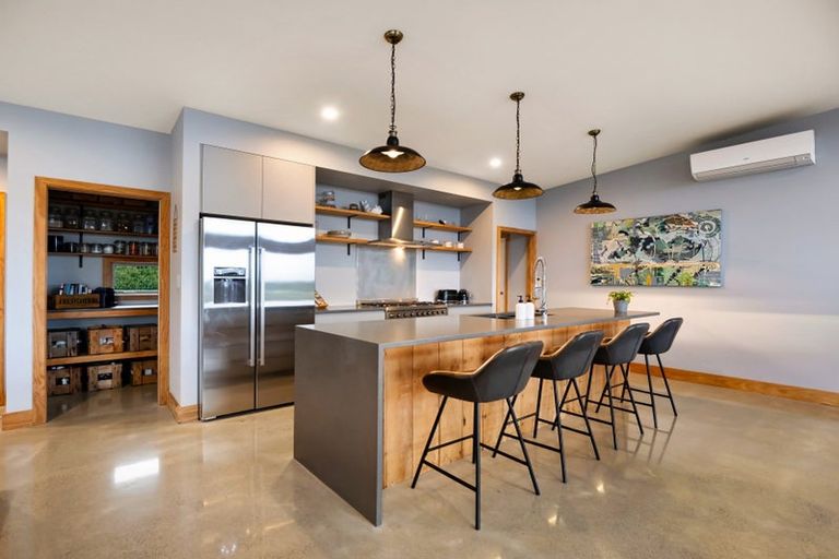 Photo of property in 33 Hakao Road, Minden, Tauranga, 3171