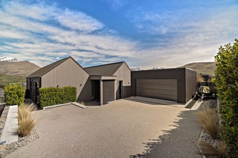 Photo of property in 17 Falconer Rise, Jacks Point, Queenstown, 9371
