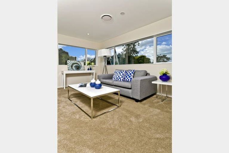 Photo of property in 8a Rosalind Road, Glenfield, Auckland, 0629