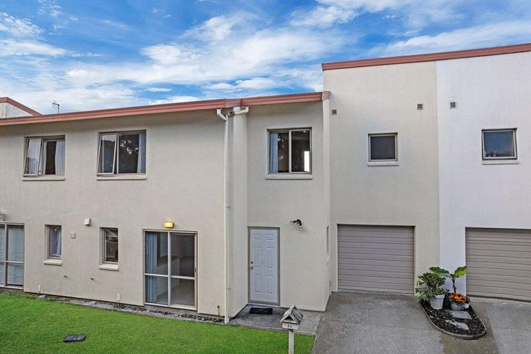 Photo of property in 11 Lockington Avenue, Henderson, Auckland, 0612