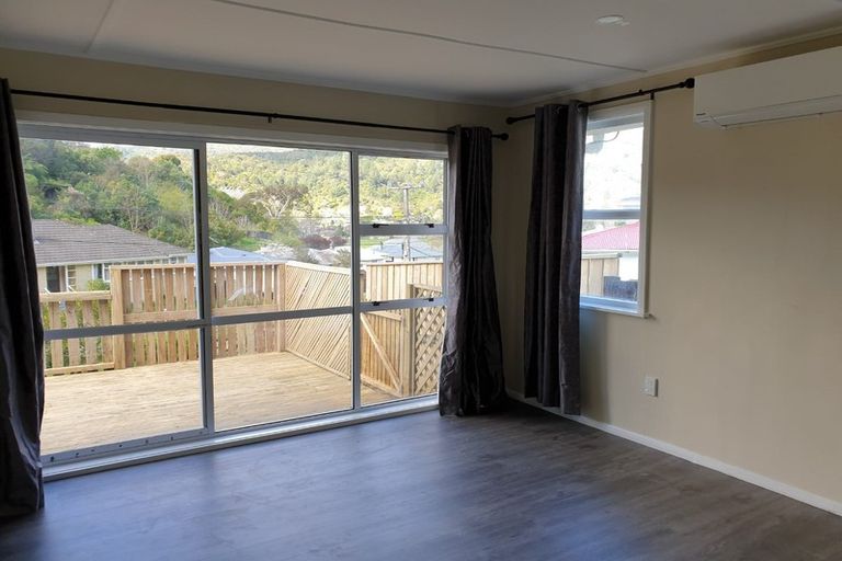 Photo of property in 51 Bird Grove, Stokes Valley, Lower Hutt, 5019