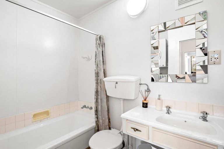 Photo of property in Hobson Court Flats, 19/70 Hobson Street, Thorndon, Wellington, 6011