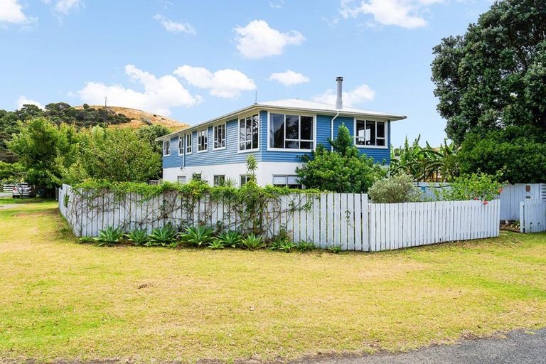 Photo of property in 12 Ringer Avenue, Matapouri, Whangarei, 0173