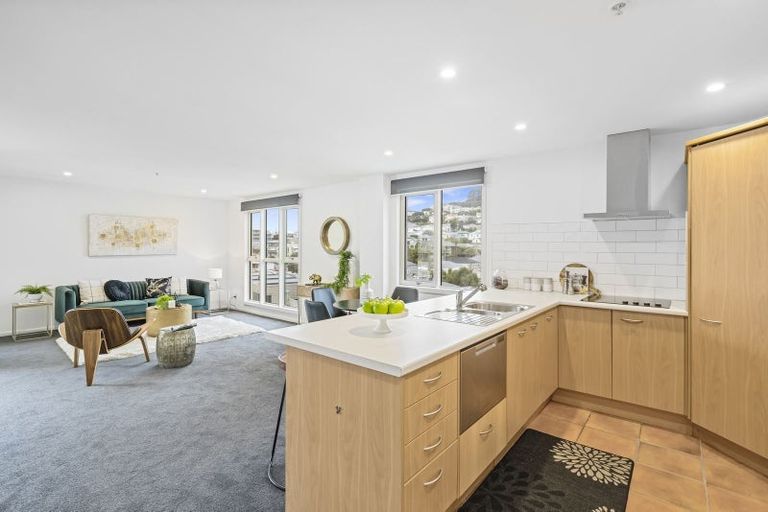 Photo of property in 7e/5 Kent Terrace, Mount Victoria, Wellington, 6011
