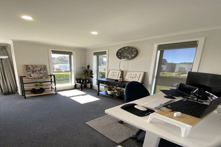 Photo of property in 6 Ken Douglas Drive, Aotea, Porirua, 5024